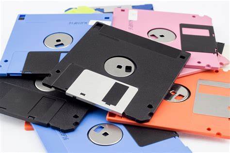 Floppy Disk, un politico giapponese chiede al suo governo di smetterla di usarli