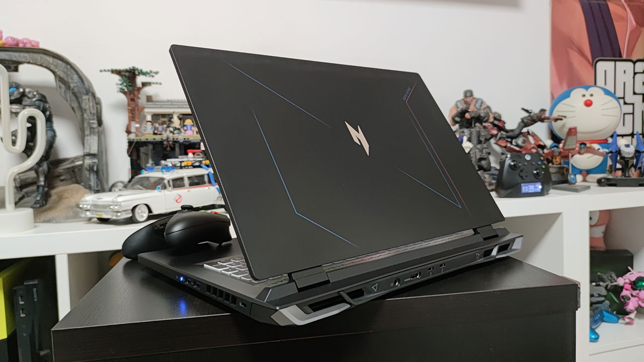 Acer Nitro 17, la parte posteriore del gaming laptop