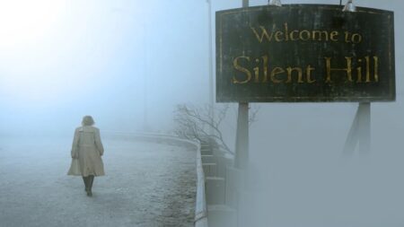 La protagonista di Silent Hill che cammina tra la nebbia