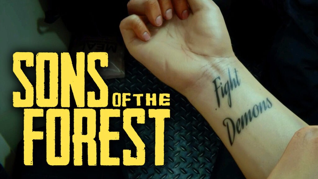 Il tatuaggio Fight Demons nel polso del protagonista di Sons of the Forest.