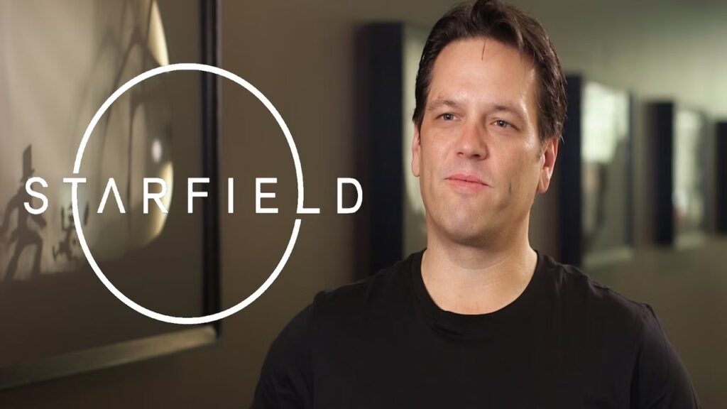 Phil Spencer con il logo di Starfield