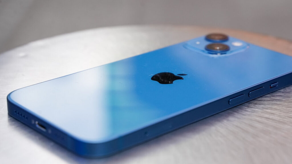 Apple iPhone 13 (128GB) Azzurro in offerta su Amazon.it