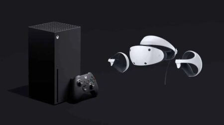 Una Xbox Series X con un PlayStation VR2 al fianco