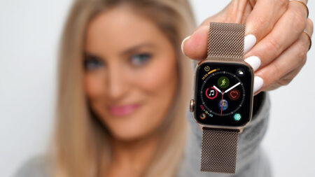 Apple Watch Series 4 GPS + Cellular in offerta su Amazon.it