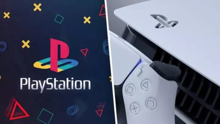 Il logo di PlayStation con affianco una PS5