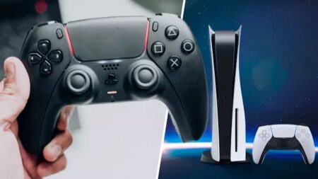 Il DuslSense nero con al fianco una PS5