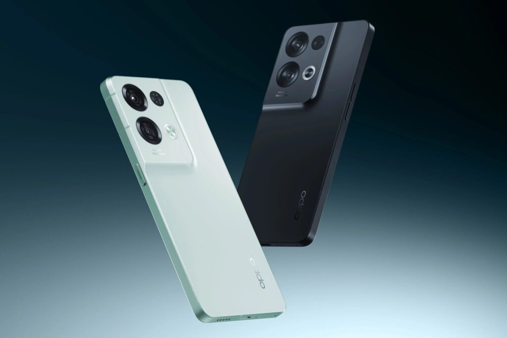 Smartphone Oppo Reno8 Pro 5G nelle colorazioni Glazed Black e Glazed Green