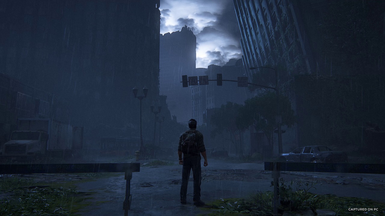 Joel osserva, sotto una pioggia scrosciante, una città deserta e desolata