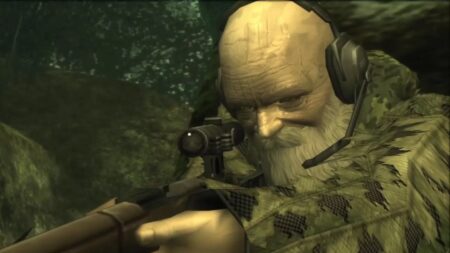 Metal Gear Solid 3: lo scontro con The End era inizialmente molto più grande, svela Hideo Kojima The End di Metal Gear Solid 3 in primo piano mentre impugna il suo fucile da cecchino