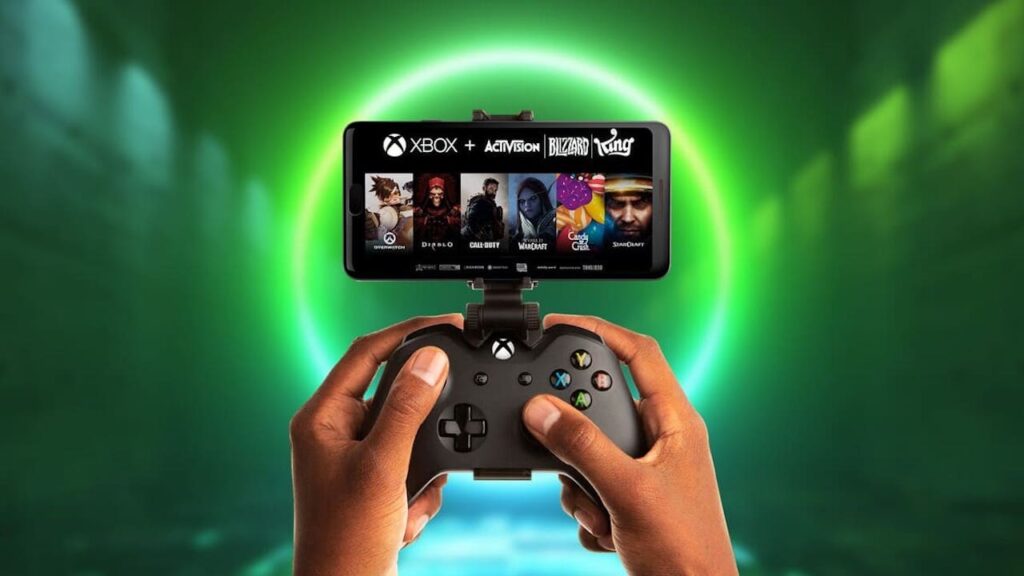 Un controller Xbox per il cloud con i loghi di Activision Blizzard nello smartphone