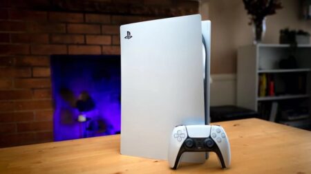 PS5 in verticale su un tavolo