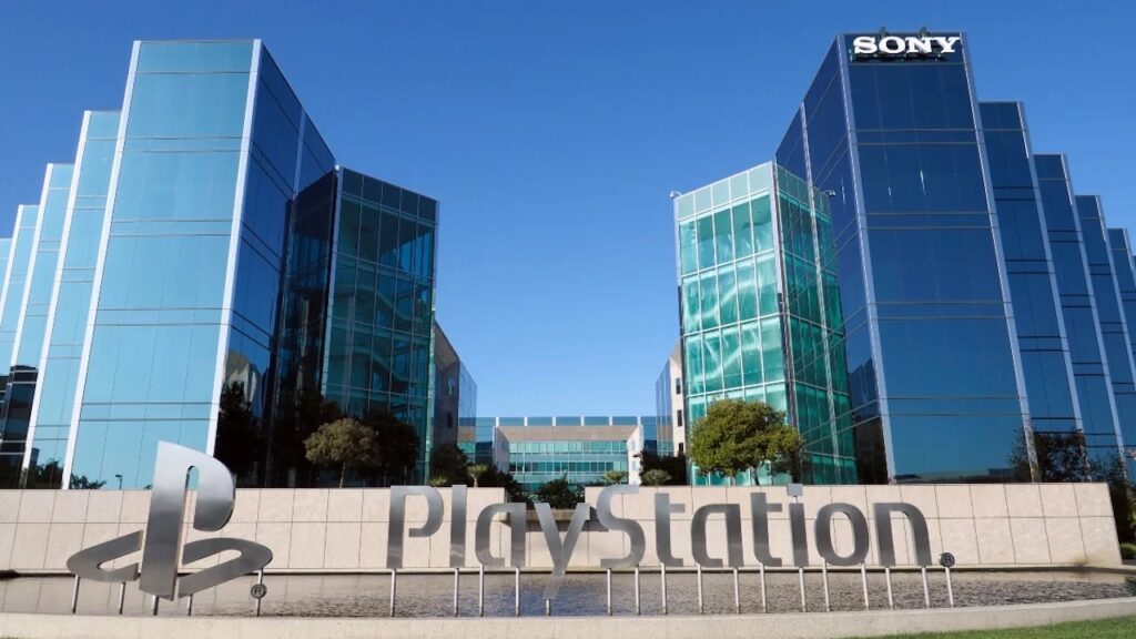 L'edificio di Sony PlayStation in primo piano