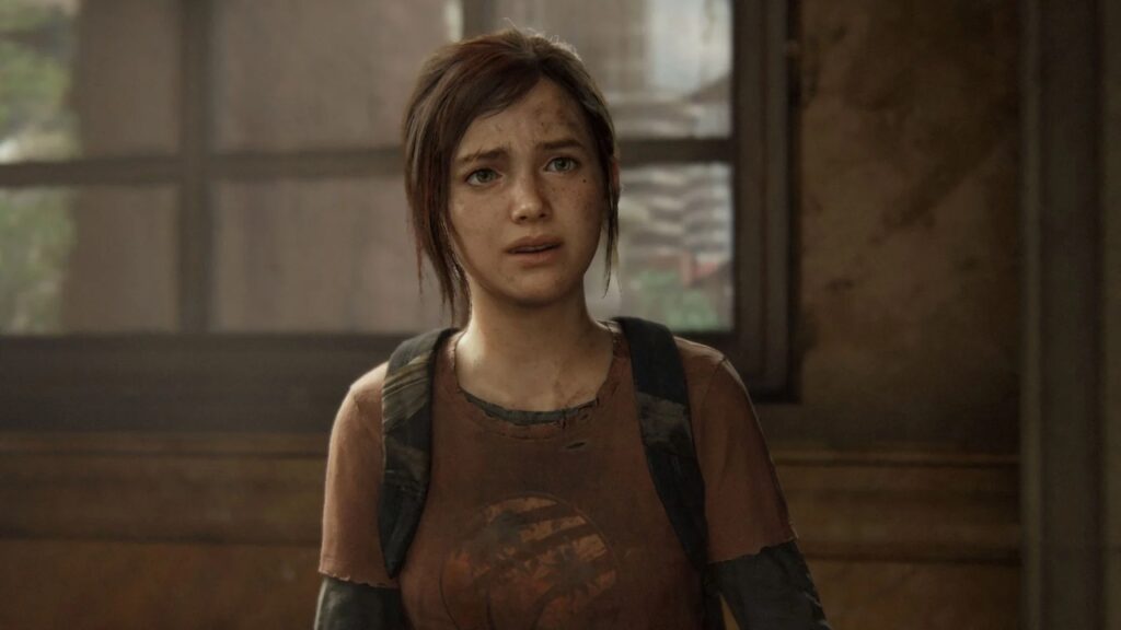 Ellie di The Last of Us Parte I mentre guarda perplessa