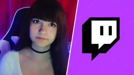 Una streamer di Twitch con al fianco il logo della piattaforma viola
