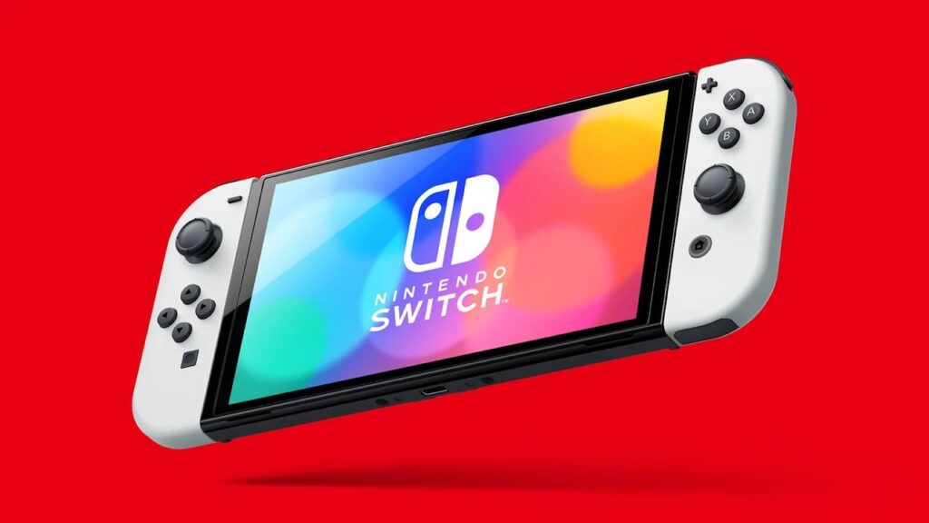 Nintendo Switch in primo piano con uno sfondo rosso