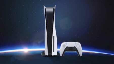 PS5 sulla terra con al fianco un DualSense