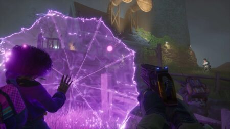 Due protagonisti di Redfall, una con una barriera viola ed un altro con una pistola