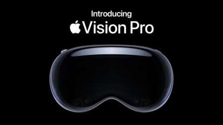 Apple Vision Pro in primo piano con uno sfondo nero