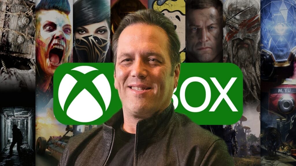 Phil Spencer con dietro il logo di Xbox ed i giochi di Bethesda