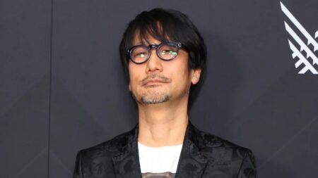 Hideo Kojima con sguardo fiero