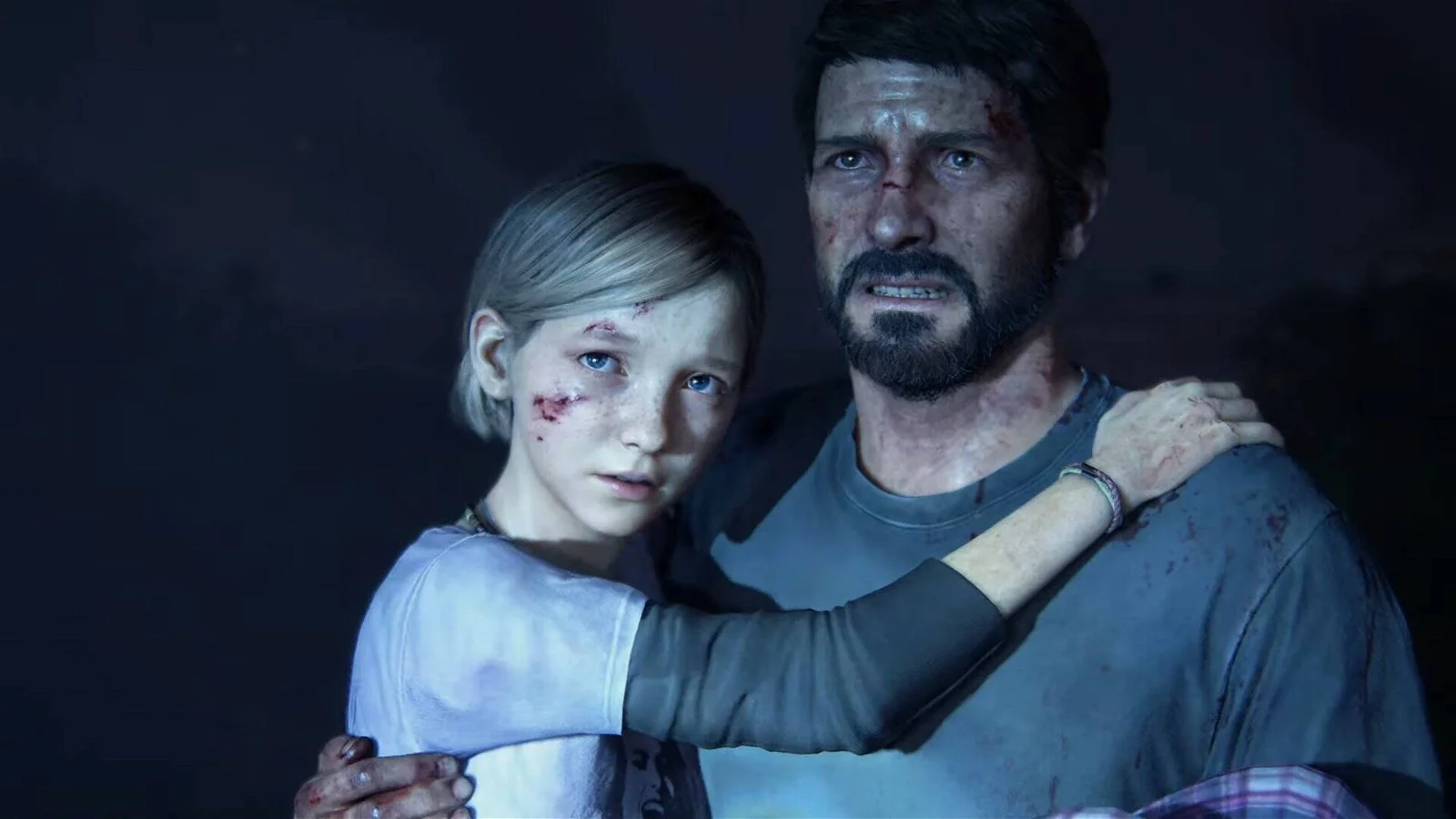 Joel, con sguardo terrorizzato, tiene in braccio sua figlia, leggermente ferita in viso