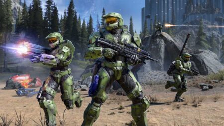 Tre Master Chief di Halo Infinite su una mappa di Halo Infinite