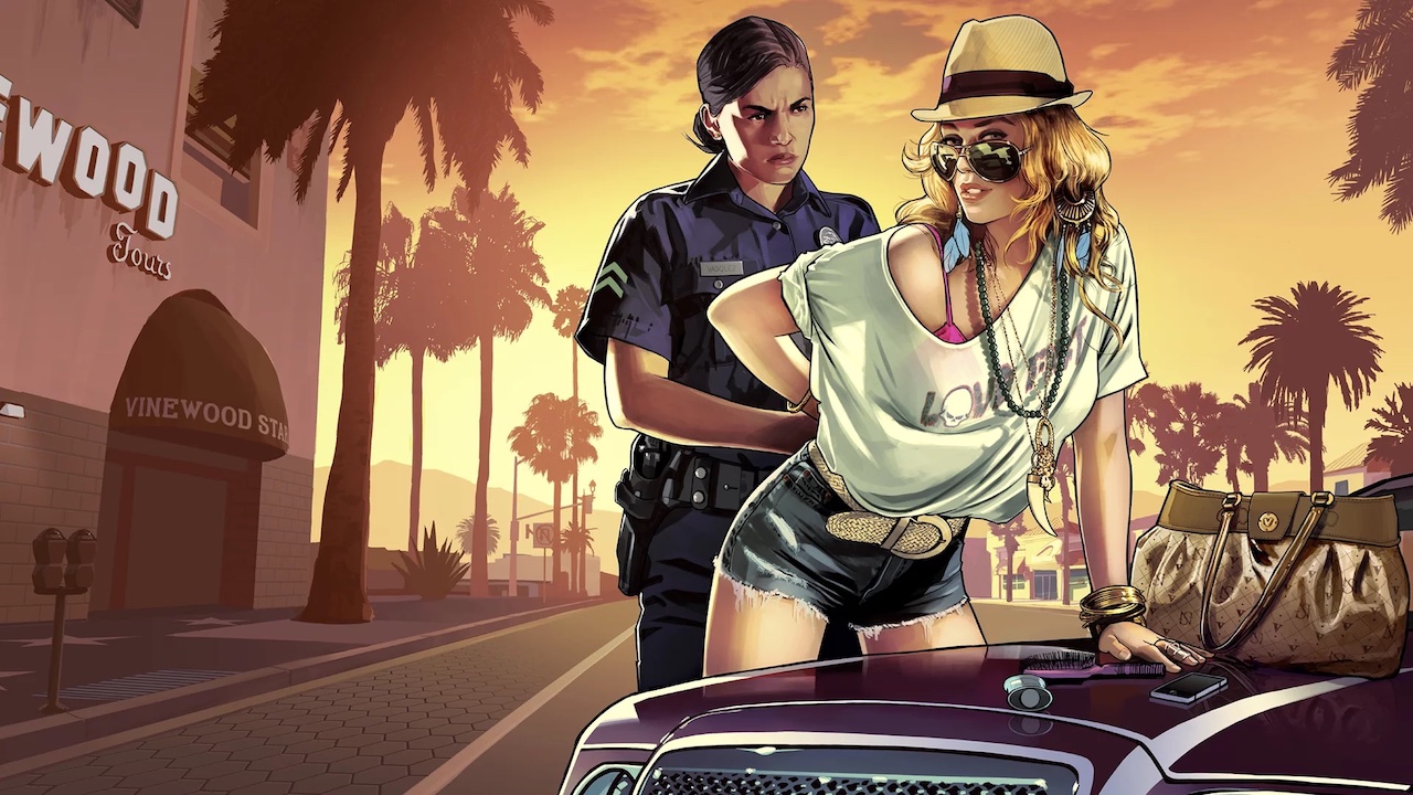 Una donna bionda di GTA 5 di Rockstar Games mentre viene arrestata da una poliziotta