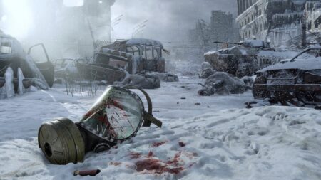Una maschera antigas di Metro Exodus in primo piano nella neve