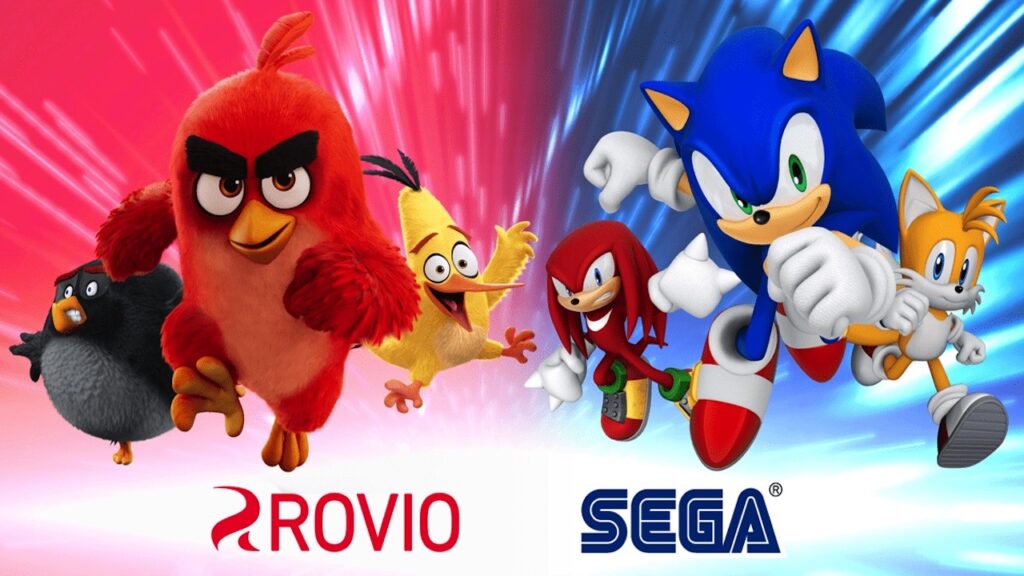 Gli uccelli dio Angry Birds con al fianco i ricci di Sonic e con in risalto i loghi di Rovio e SEGA