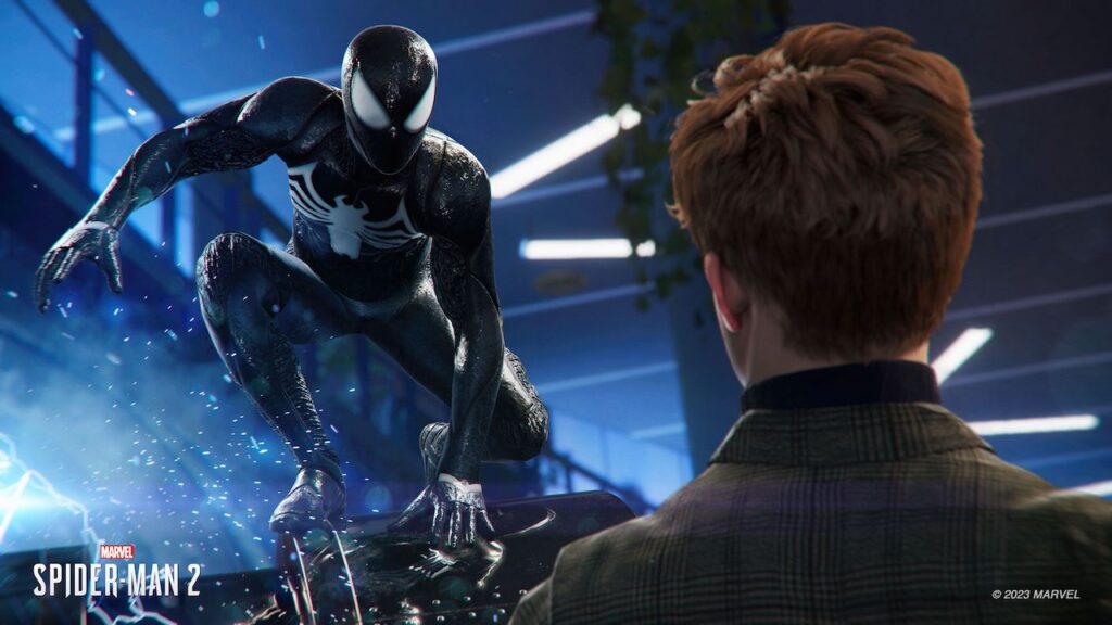 Peter Parker di Marvel's Spider-Man 2 con la tuta da simbionte