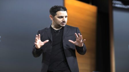 Panos Panay, l’executive di Microsoft dà le dimissioni dopo 19 anni