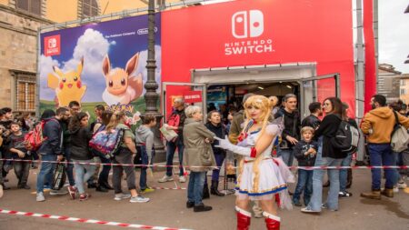 Una ragazza in cosplay al Lucca Comics & Games al padiglione Nintendo