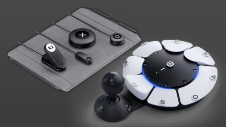 Il PlayStation Access con al fianco il kit di accessori di Logitech G