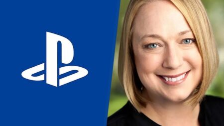 Il logo di PlayStation con al fianco Connie Booth