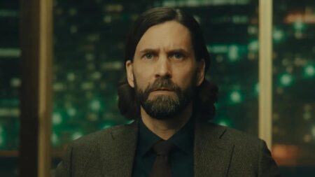 Alan Wake 2: un finale alternativo scoperto dai dataminer, verrà aggiunto con il New Game+? Alan Wake in carne ed ossa in primo piano di Alan Wake 2