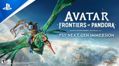 La protagonista di Avatar: Frontiers of Pandora su un animale che vola in cielo ed in risalto il logo PlayStation