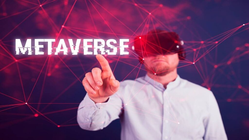 Un ragazzo con un visore della VR con il logo di Metaverse in risalto