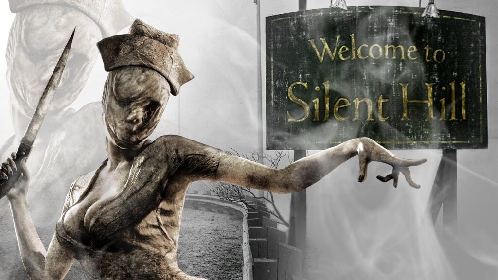 Un mostro donna di Silent Hill con un cartellone al fianco