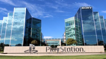 Il palazzo di Sony PlayStation in primo piano