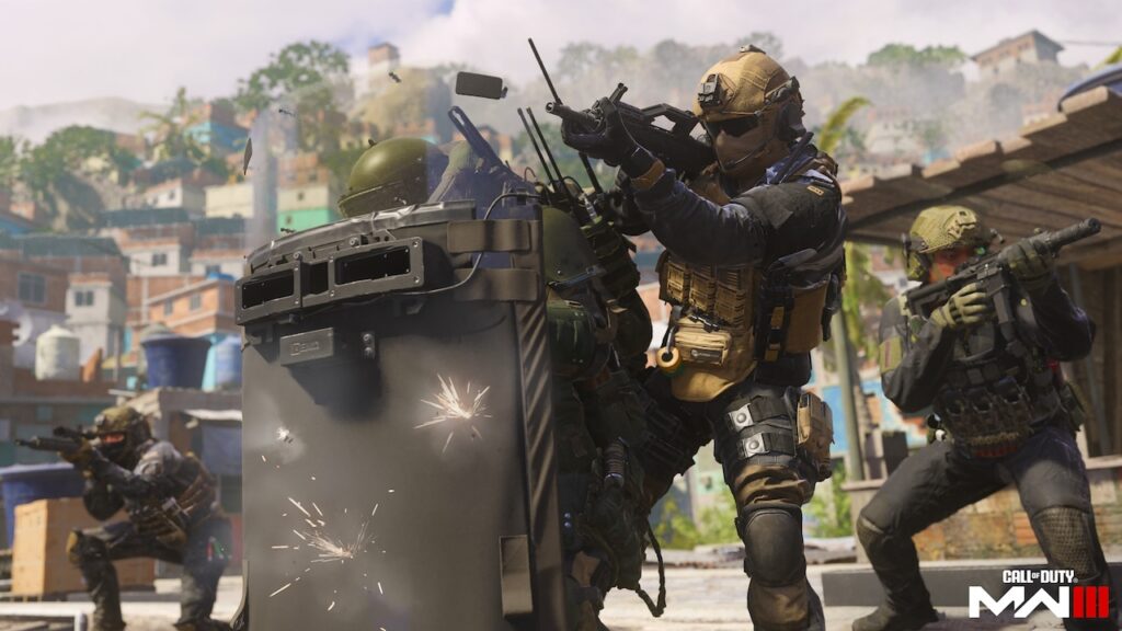 Tre soldati di Call of Duty: Modern Warfare 3 che sparano i nemici