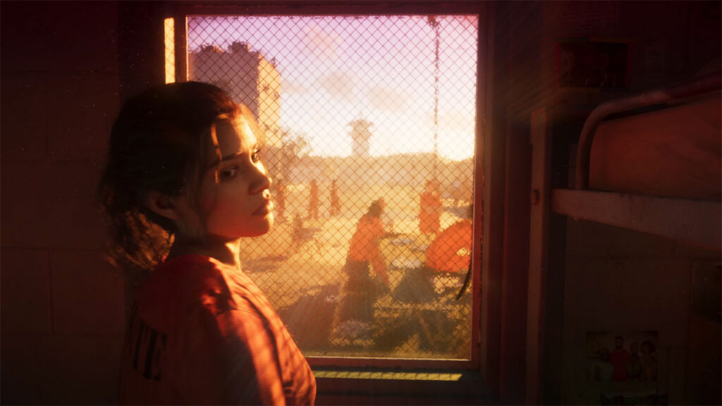 Lucia vicino ad una finestra, con gli abiti da carcerata