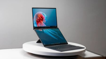 Il Zenbook Duo Asus in primo piano