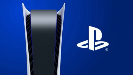 Una PS5 in verticale con il logo PlayStation