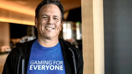 Phil Spencer sorridente e con la tshirt del gaming for everyone