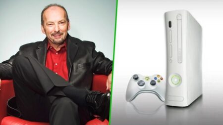 Peter Moore con al fianco una Xbox 360