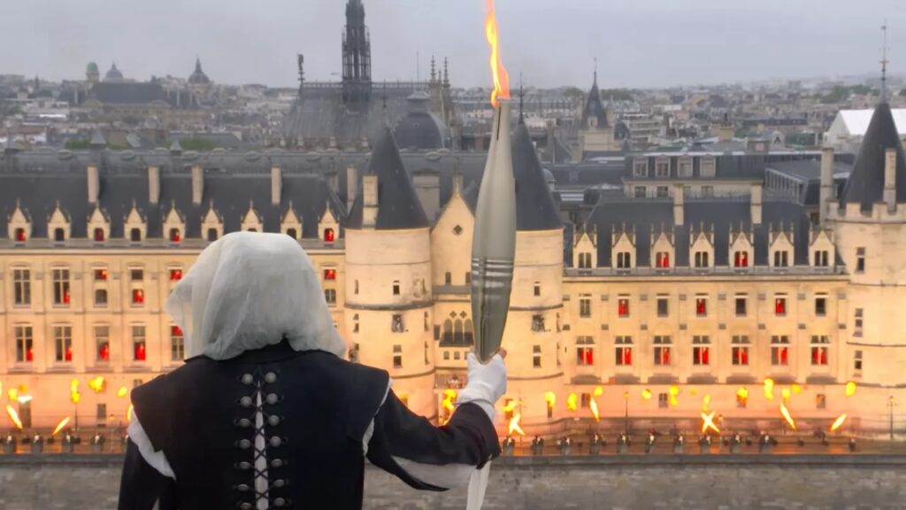 Arno di Assassin's Creed Unity come Tedoforo delle Olimpiadi 2024