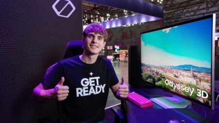 Un ragazzo con il monitor Samsung Odyssey 3D