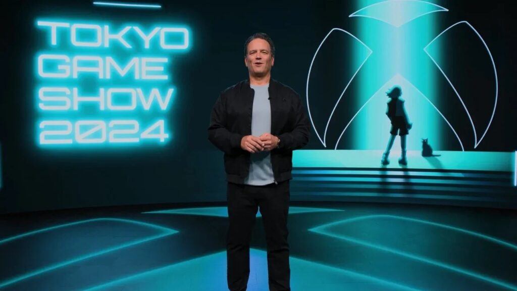 Phil Spencer di Xbox con il logo del Tokyo Game Show 2024