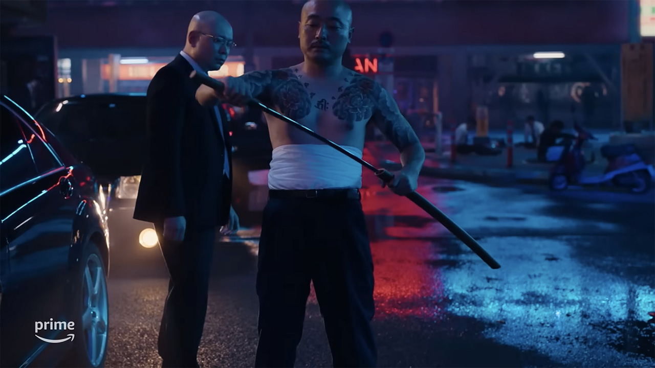 Un guerriero della Yakuza pronto a brandire la sua katana