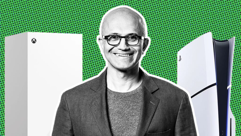 Satya Nadella con ai fianchi una Xbox Series X bianca ed una PS5 Slim